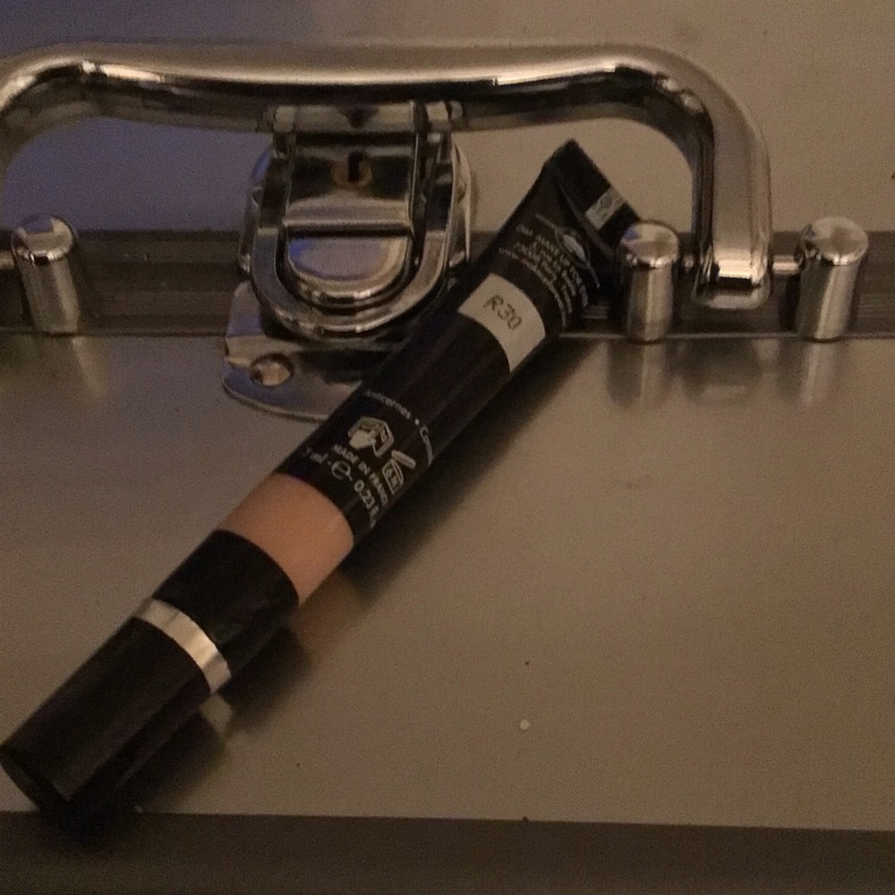 Makeup forever concealer